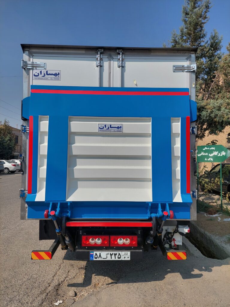 نمونه نصب شده تی لیفت لولایی در سردخانه خودرو شهری